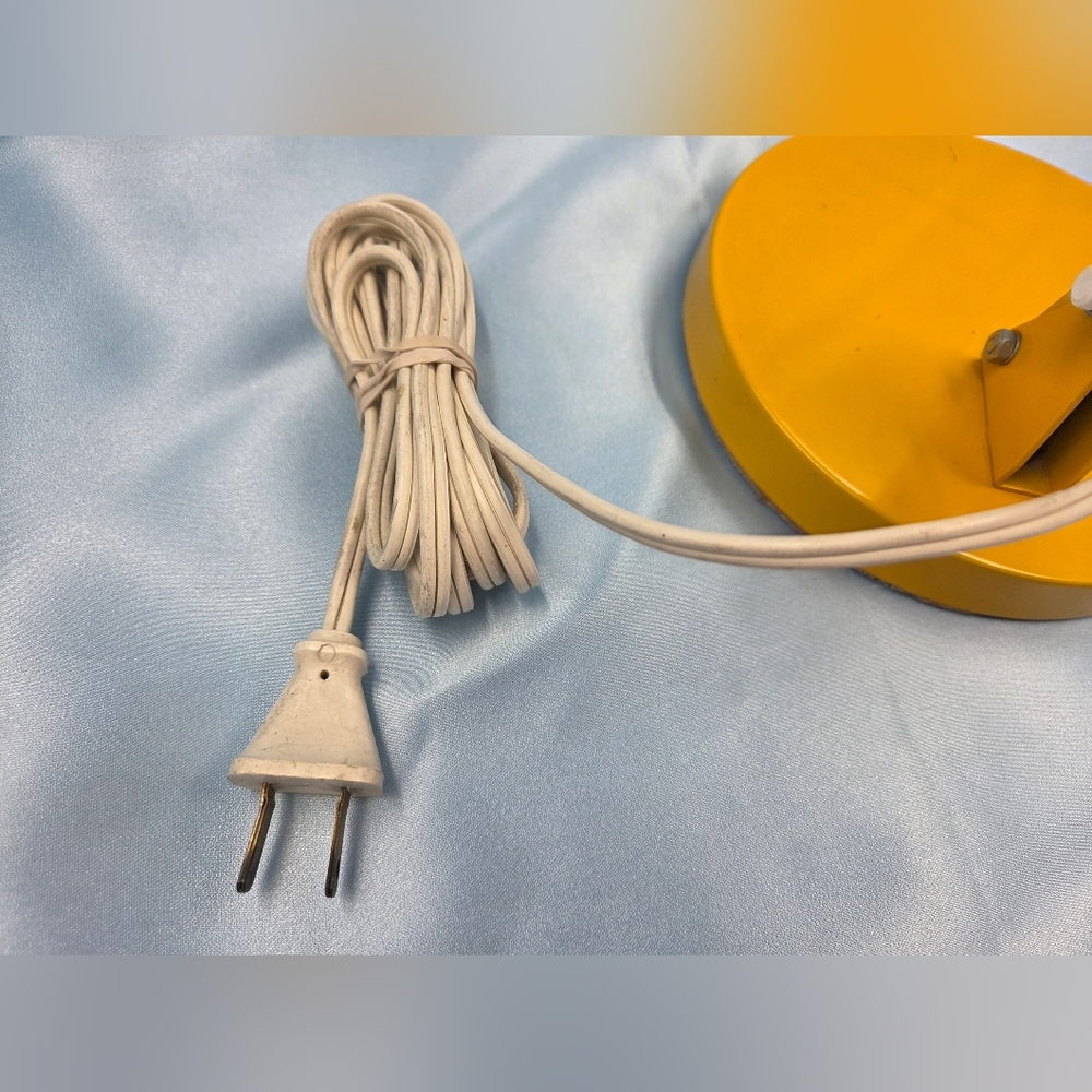 💡Vintage Lyskaer (Canada) Ltd. Mid-Century Modern Desk Lamp - Picture 10 of 15